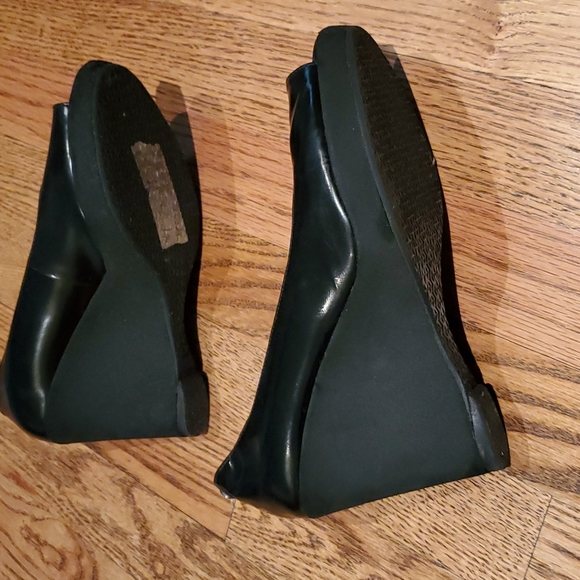 Shoes - Picture 5 of 7